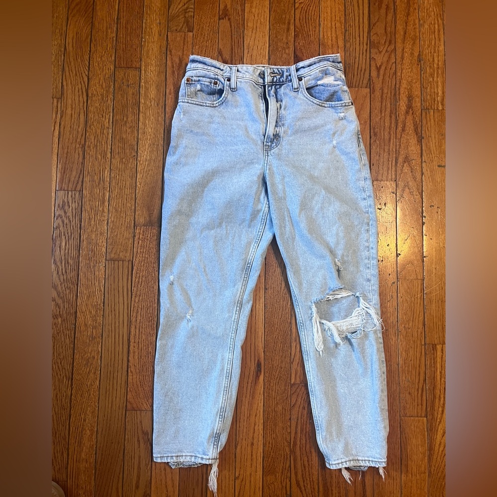 Abercrombie & Fitch Light Wash Distressed Mom High Rise Jeans 2 S 26